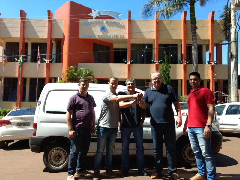 SECRETARIA DA AGRICULTURA RECEBE VEÍCULO